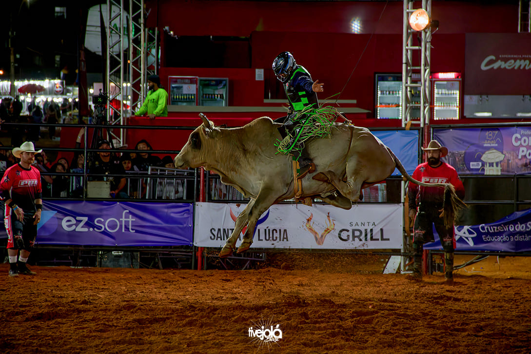 Camaru 2025 Rodeio etapa mundial PBR show com George Henrique e Rodrigo